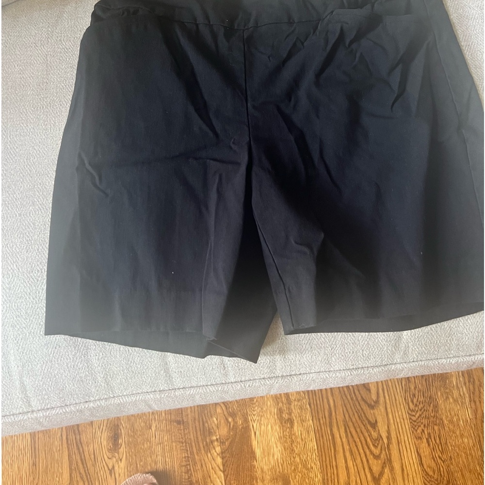 Chicos Perfect Stretch Black Shorts. 7” inseam EUC Size  0